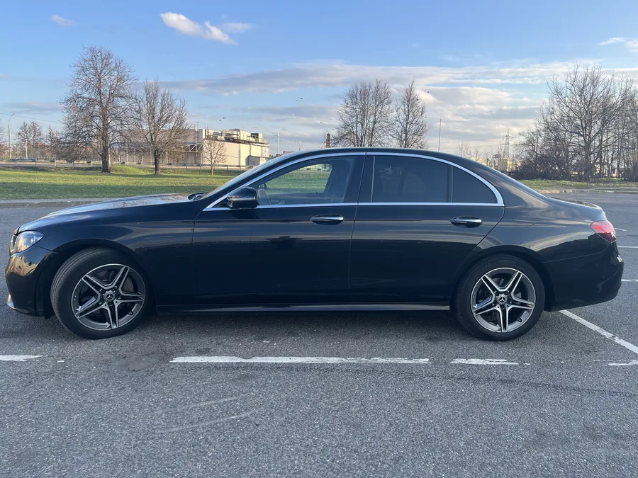 Mercedes-Benz E-Class 2021 — Экстерьер — в движении